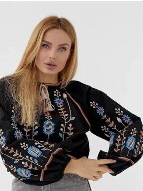 Stunning new Black Linen Embroidered Blouse – Size M